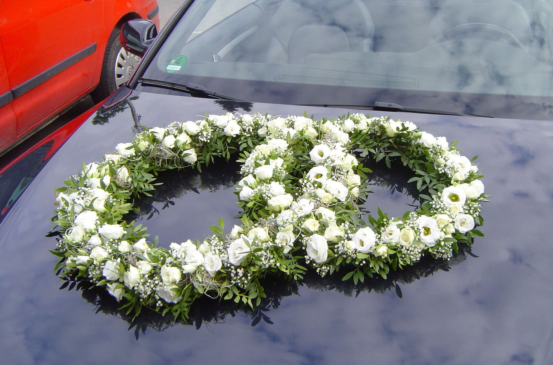 Blumenschmuck für Auto weiß
