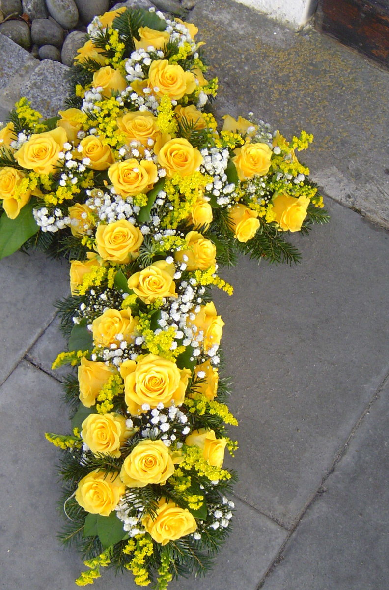 Blumen-kreuz gelb