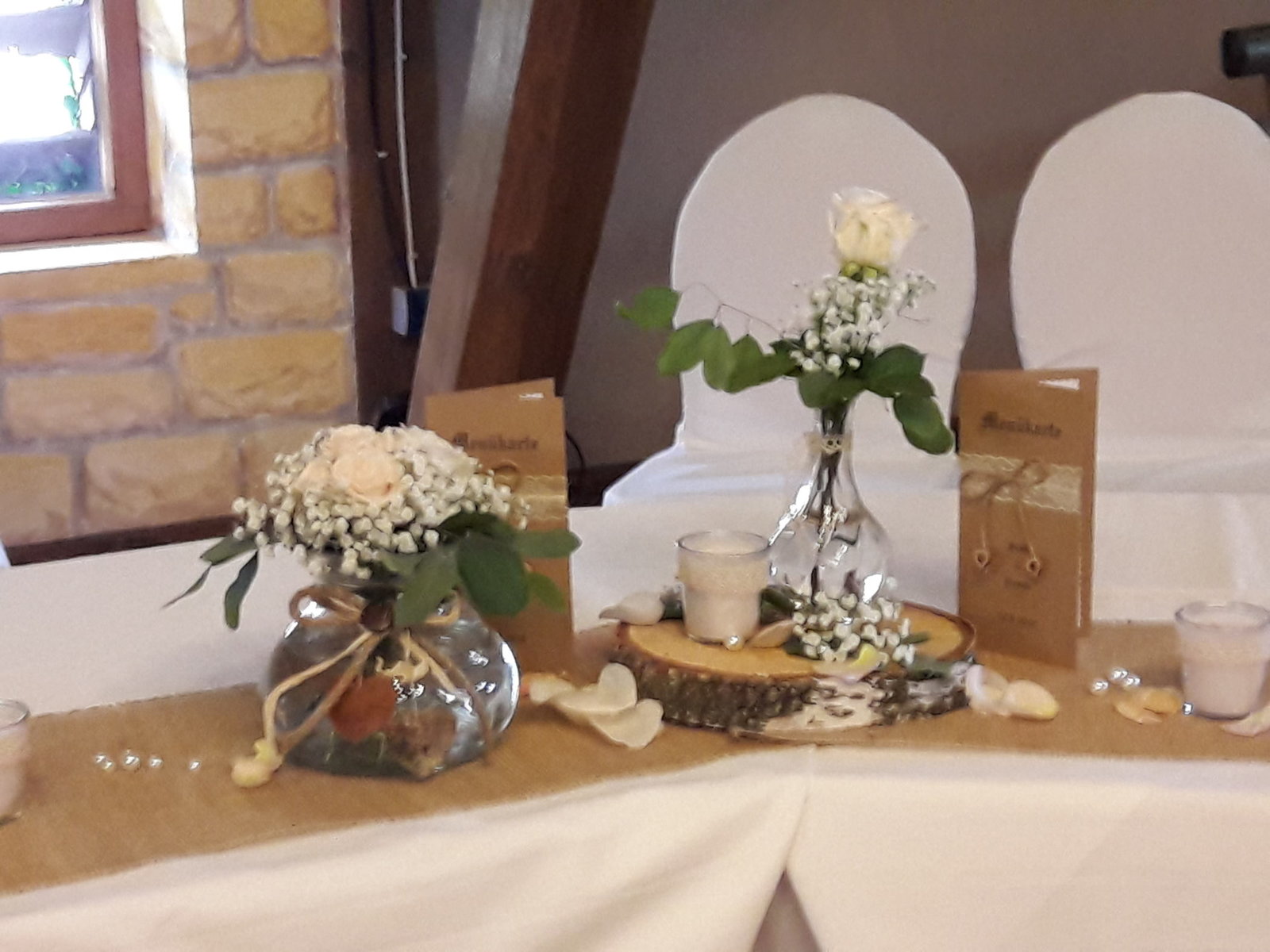 Hochzeitsfloristik weißer Tischschmuck